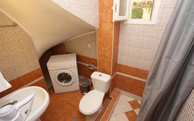 Villa Argo 2 - Beachfront, Big gardens, Location!