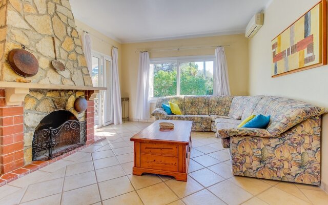 Villa With Pool and air Conditioning