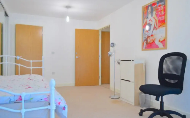 Modern 3 Bedroom Apartment on Dalston Square