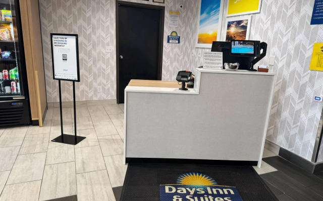 Days Inn & Suites by Wyndham Wausau