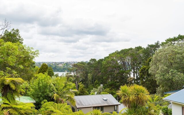 Brand New 5BR home with view of the sea