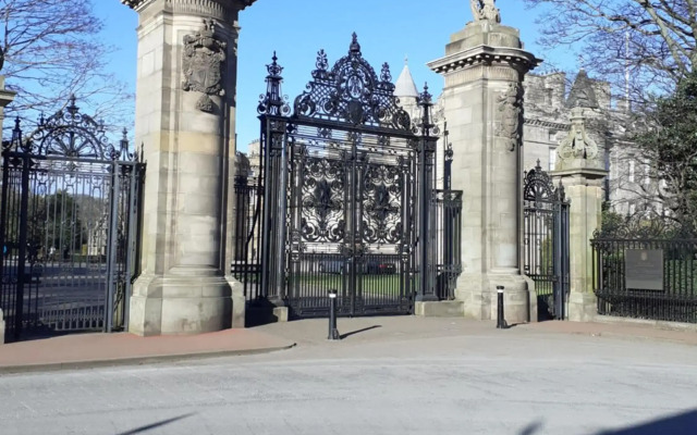 St James Quarter 2 Bed Apartment