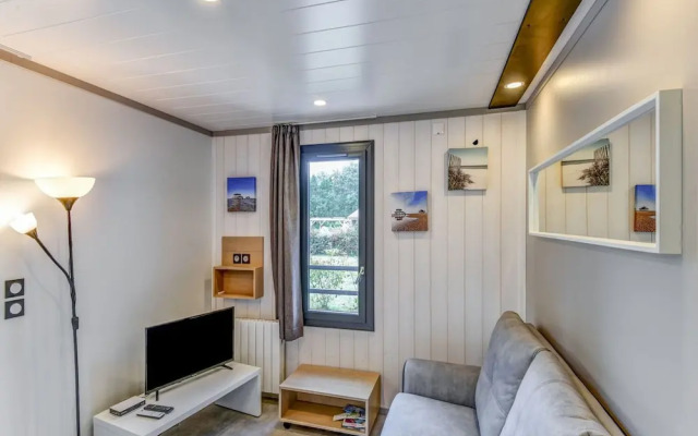 Serene Chalet in Hourtin Near Lake