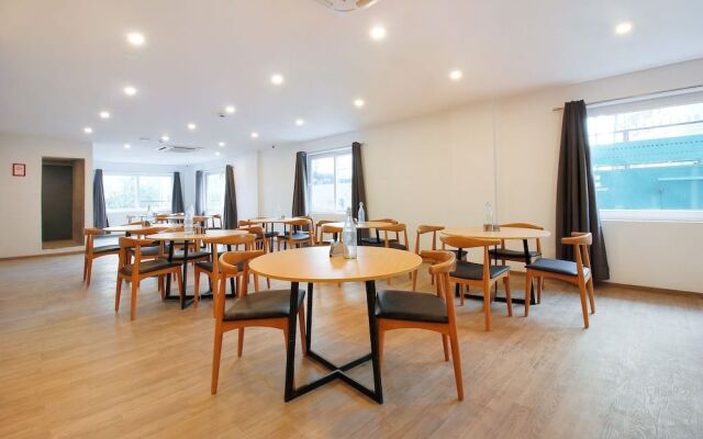 Oyo Townhouse 151 H Square