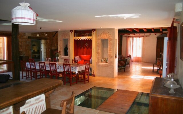 Villa With 6 Bedrooms in Mussidan, With Private Pool, Enclosed Garden