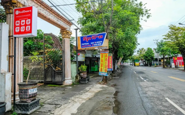 RedDoorz Syariah Near Alun-Alun Tulungagung
