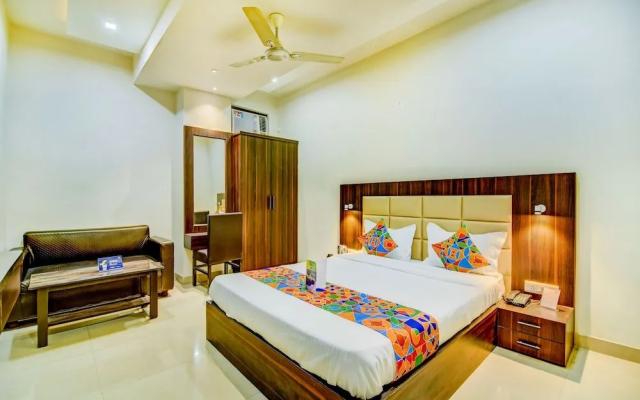 Fabhotel Solitaire Inn
