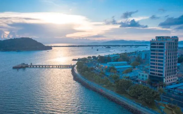 Borrman Sunshine Panorama Selected Hotel (Shanwei Ermalu Food Street)