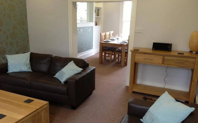 Bath Roof Terrace Apartment, City Centre, Sleeps 8