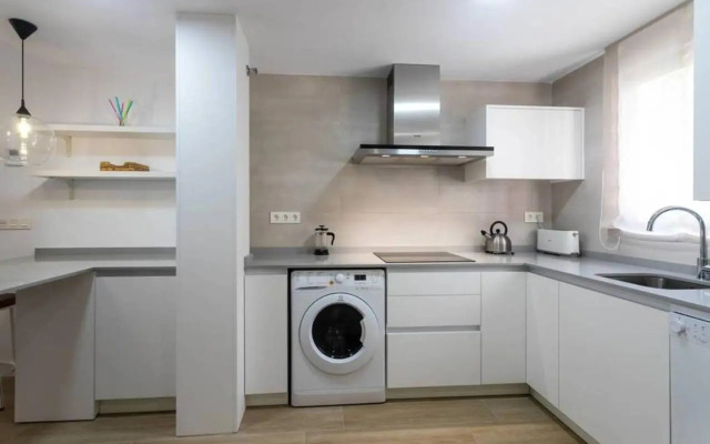 New San Juan beach apartment with AC