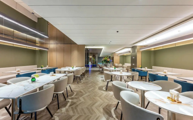 Holiday Inn Express Shanghai Jing'an Temple by IHG