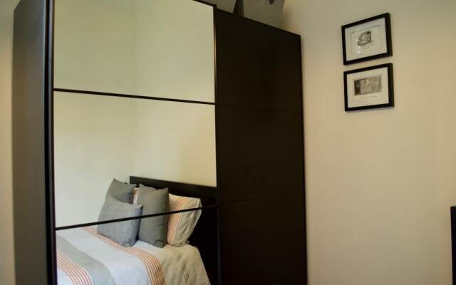 Traditional 2 Bedroom Apartment In Edinburgh