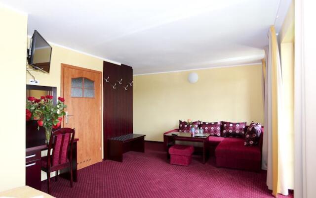 Edmar - Hotel Rooms and Restaurant