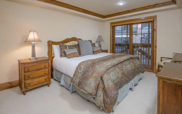 Vail Mountain View #402 4 Bedroom Condo