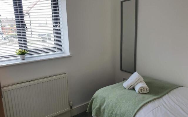 Elm Apartment by Cliftonvalley Apartments