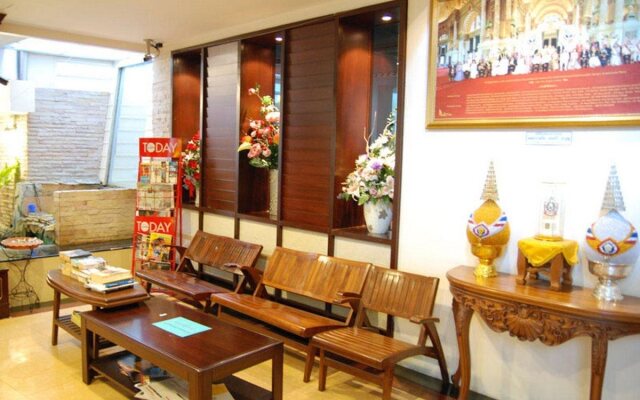 Rambuttri House
