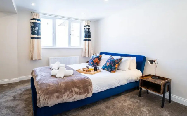 South Quay Apartment - 2 Bedrooms - 2 Bathrooms