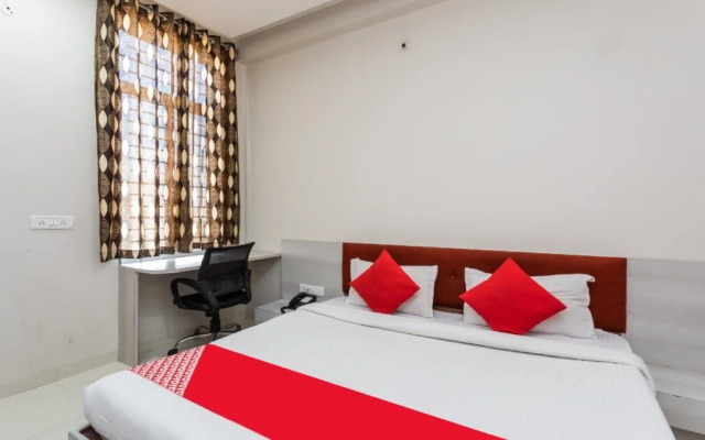 OYO 18692 Jmc Star Inn