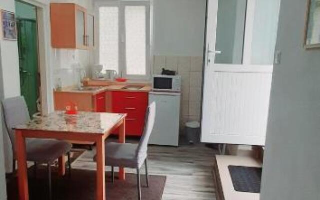 Apartments Ema & Sea