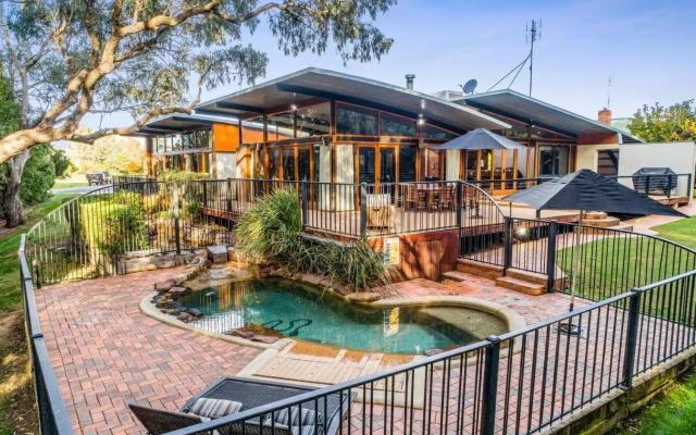 Elements - Echuca Holiday Homes