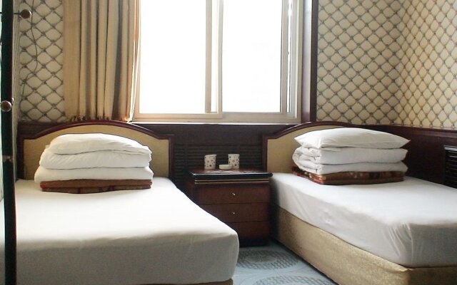 Guangwai Jingbin Hostel West Railway Station