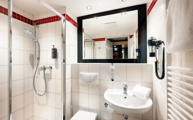 Отель Premier Inn Koeln City Centre