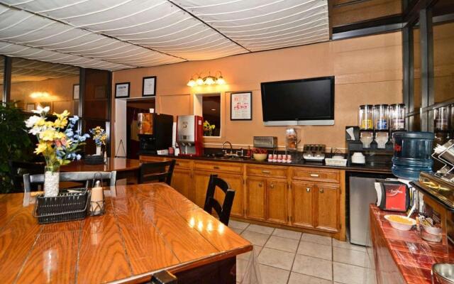 Best Western Plus Lacombe Inn & Suites