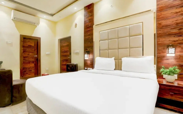 Luxurious Family Retreat With Pool in Patna