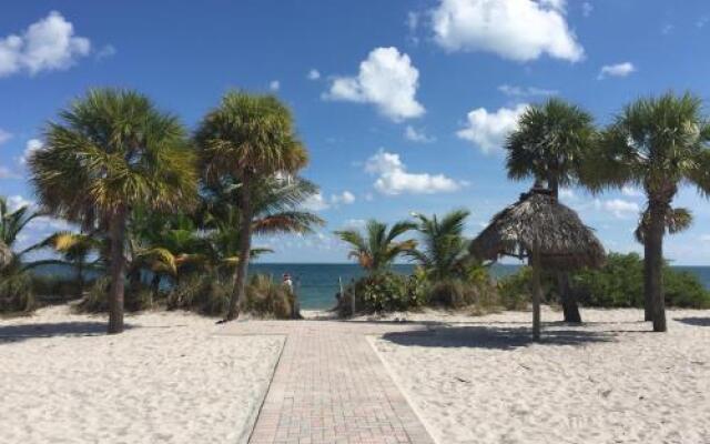 Beach Haus Key Biscayne Contemporary Apartments