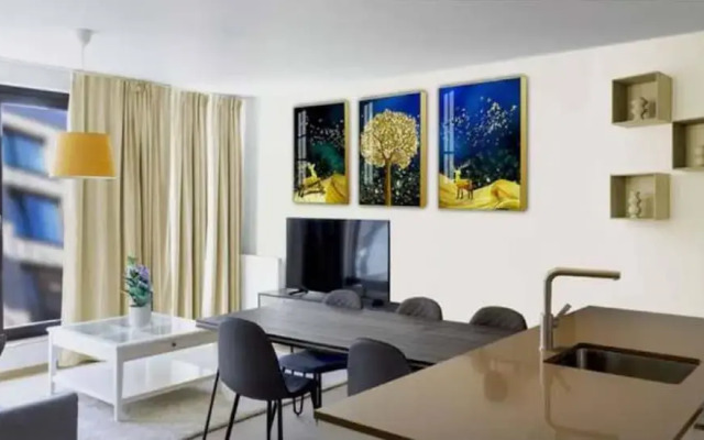 Spacious 3BR 2/5 BA Near Diamond District by Oneluxstay