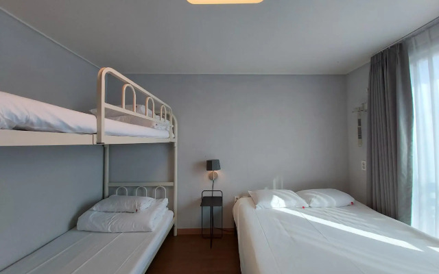 Bed Radio Dongmoon - Hostel