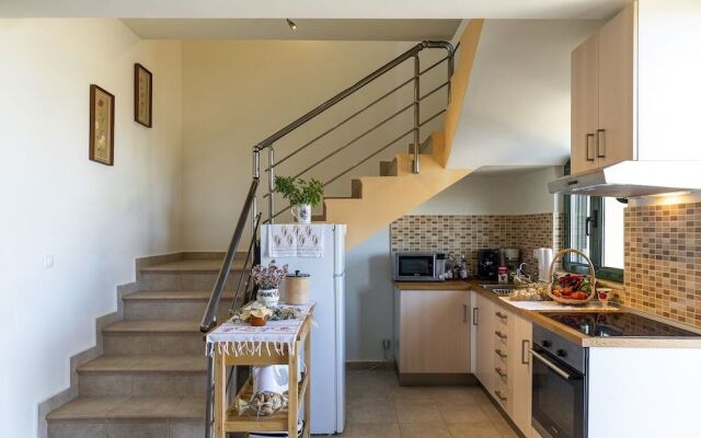 Live by the sea at House Almyra