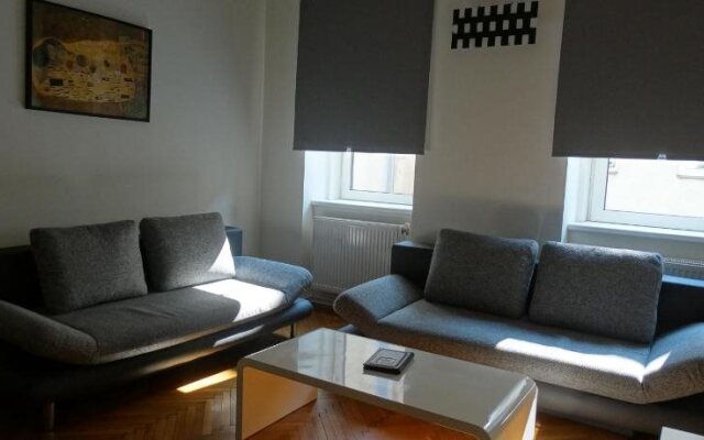 Debo Apartments - contactless check in