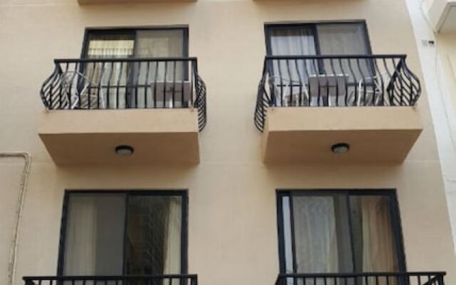 Seashells Penthouse Seaview Terrace by Getaways Malta