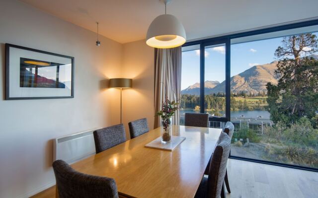 Panorama Terrace Apartments, Element Escapes