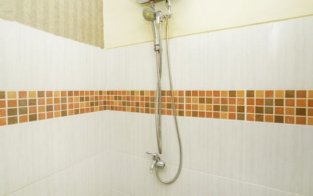 Oyo Life 2573 Griyo Kost Putra 205