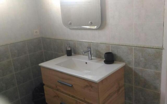 Maison T3 jardin proche remparts Aigues Mortes