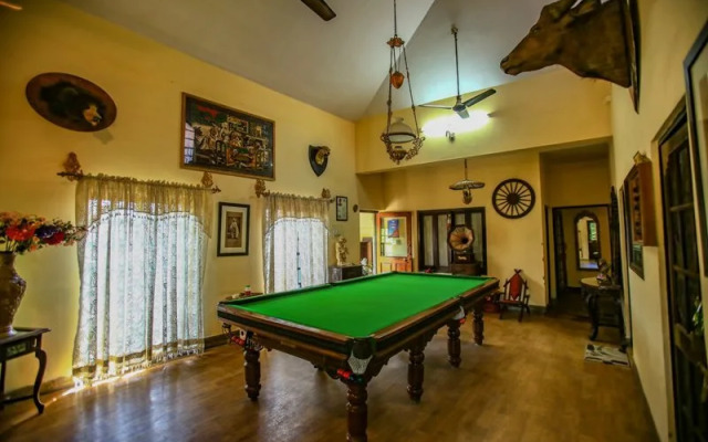 Newtons Manor