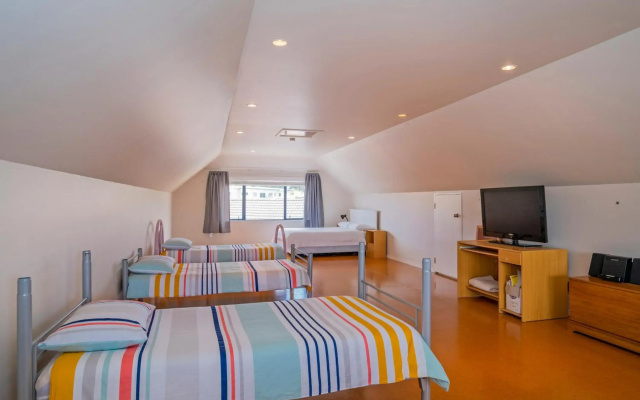 Kowhai Corner - Matarangi Holiday Home