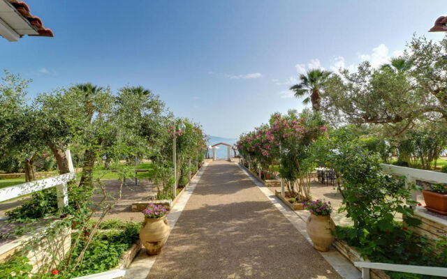 Calamos Beach Family Club Hotel