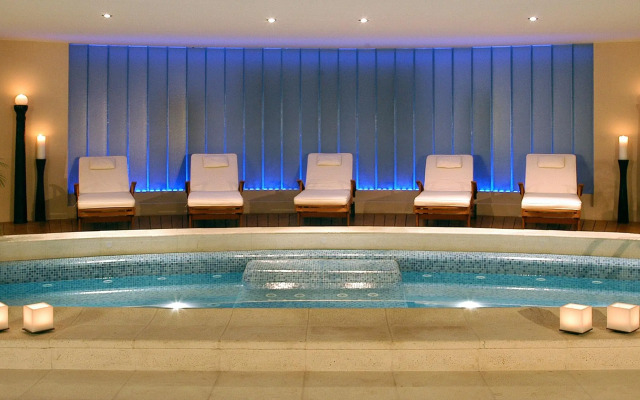 Cacique Inacayal Lake & Spa Hotel
