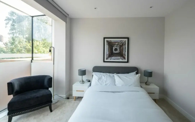 The Hampstead Hideout Glamorous 3bdr Flat With Balcony