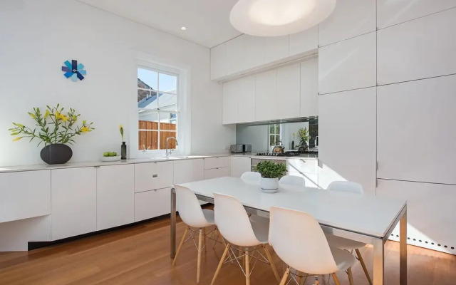 Stunning Family Home 5mins to CBD H332