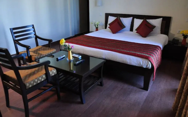 Golden Palm Suites
