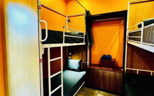 Autumn Hanoi House Bat Su