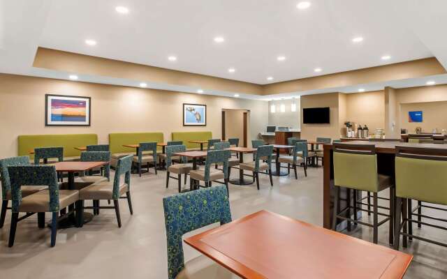 Comfort Inn and Suites Ames near ISU Campus