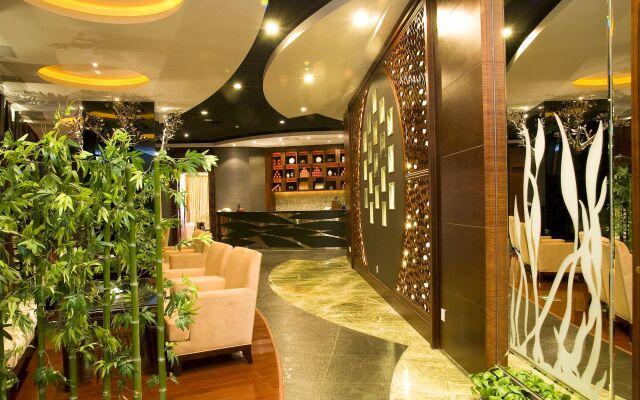 Pavilion Century Tower Hotel