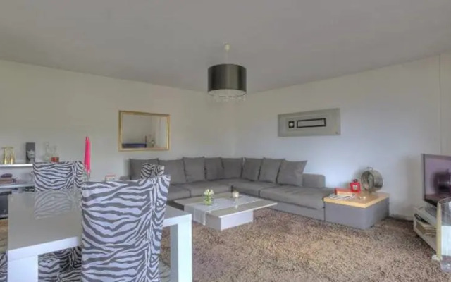 Livia Cannes rue des Suisses 16S