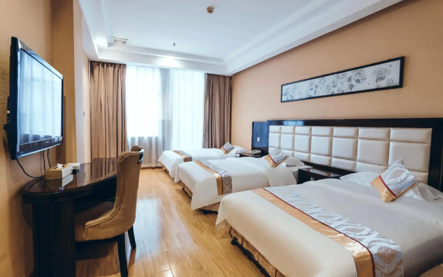 Zhongyi Light Luxury Cloud Hotel (Anqing City Renmin Road Pedestrian Street Xiaosu Road Branch)