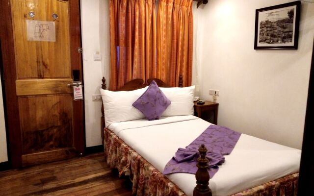 Log Cabin Hotel-Baguio